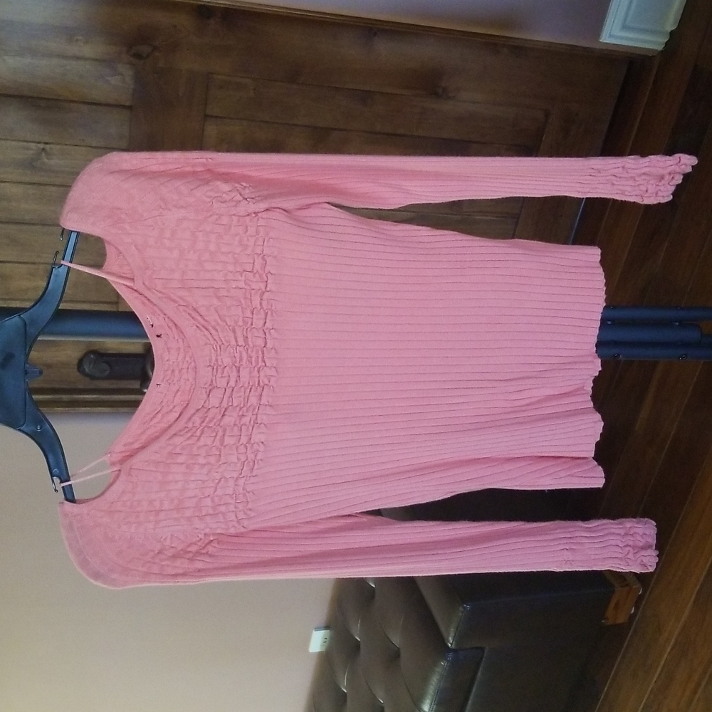 Gorgeous classy top.